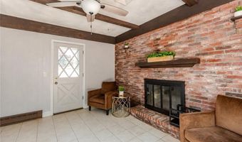 7 Oakcrest Dr, North Providence, RI 02904