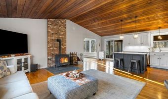 73 Airline Rd, Clinton, CT 06413