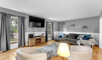 667 Duxbury Ct SE, Ada, MI 49301
