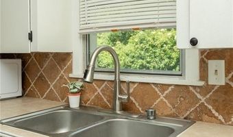 5904 CAROLINE Dr, Alexandria, LA 71301