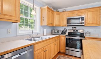 202 Cherry Valley Rd, Alton, NH 03810