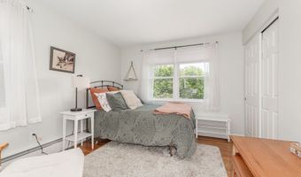 31 Wildwood Dr, Branford, CT 06405