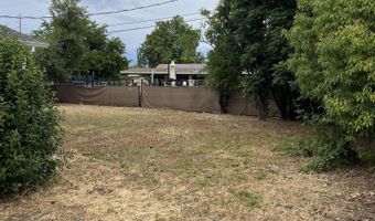 1437 Hemlock Ave, Anderson, CA 96007