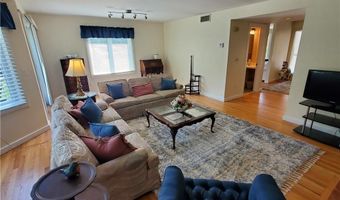 15 Hammersmith Rd 33, Newport, RI 02840