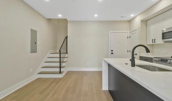 1004 18TH St NE 7, Washington, DC 20002