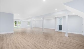 35 Beech Crest Rd, East Greenwich, RI 02818