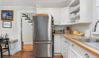 29 Bacheller St, Newport, RI 02840