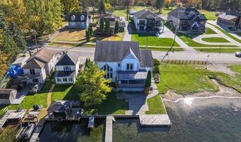2076 S Long Lake Rd, Fenton, MI 48430