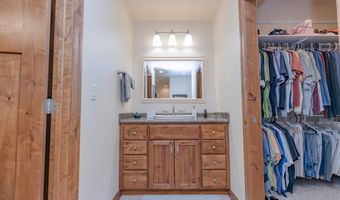 932 Emerald Pines Dr, Arnolds Park, IA 51331