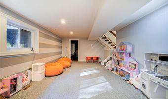 4 Ayr Ct, Airmont, NY 10901