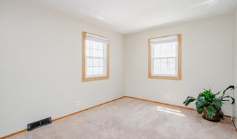 722 N Mavis Ln, Addison, IL 60101