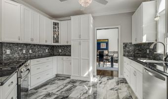 11 Macintosh Dr, Andover, NJ 07848