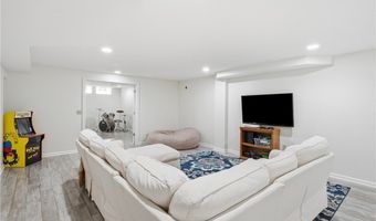 315 Glengarry Dr, Aurora, OH 44202