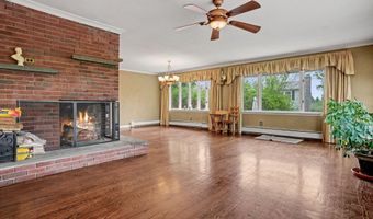 13 Governors Ln, Bethel, CT 06801