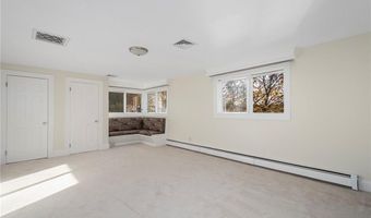 14 Fairview Ave, Lincoln, RI 02865