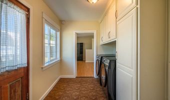 520 5TH St, Bandon, OR 97411