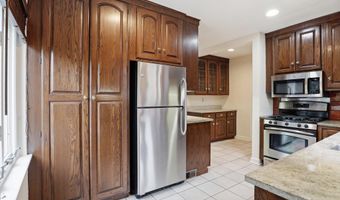 2620 FORT SCOTT Dr, Arlington, VA 22202