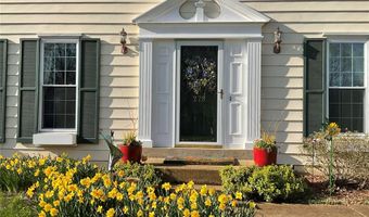 278 Oakleigh Woods Dr, Ballwin, MO 63011
