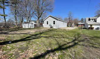 913 Pine Ave, Alma, MI 48801