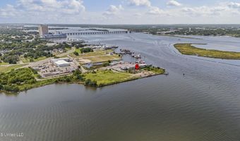 540 Bayview Ave, Biloxi, MS 39530