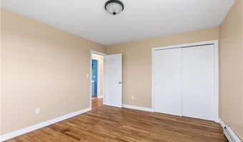 21 Reardon Dr, Middletown, RI 02842