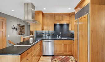 1323 Scott Cir, Ames, IA 50014