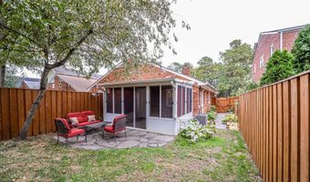 706 W GLEBE Rd, Alexandria, VA 22305