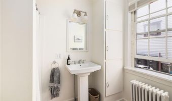 27 Franklin St, Newport, RI 02840