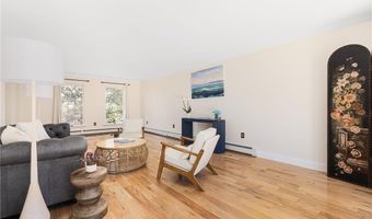 18 JH Dwyer Dr, Middletown, RI 02842