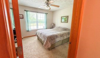 3702 Round House Rd, Aurora, MO 65605