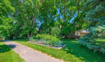 21 E Newhaven Cir, Madison, WI 53717