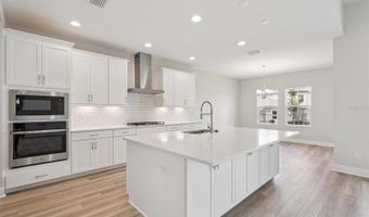 5286 WOLF CREEK Dr, Apollo Beach, FL 33572
