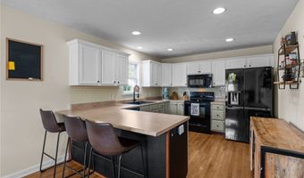 110 Lightwater Dr, Aberdeen, NC 28315