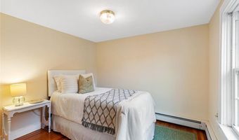4 Garfield Ave, Bristol, RI 02809