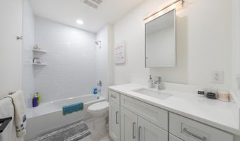 2 Buckingham Rd, Bayonne, NJ 07035