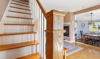 15 Shore Dr, Barrington, RI 02806