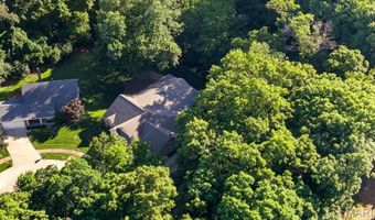 884 Village Brook Ct, Ballwin, MO 63021