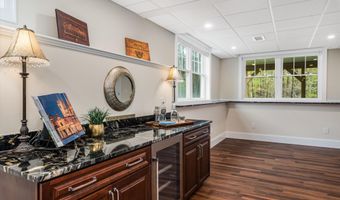 28 Blackstone Dr, Raymond, NH 03077