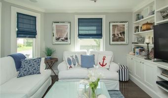 6 Bayside Ave, Newport, RI 02840