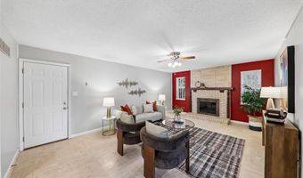 800 Eaglebrooke Dr, Ballwin, MO 63021