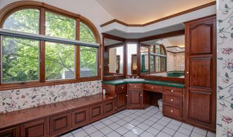 75 Lakeview Dr, Allentown, NJ 08501