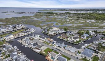 221 Magnolia Dr, Bayville, NJ 08721