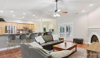 26 Ocaso Dr, Asheville, NC 28806
