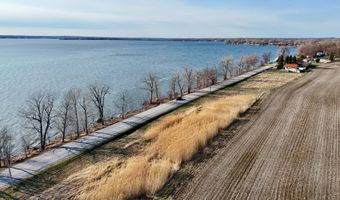 39 W Shore Rd, Alburgh, VT 05440