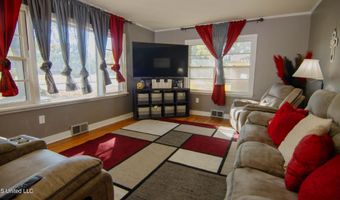 105 Park St, Batesville, MS 38606