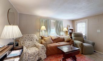 1776 Riverside Dr, Auburn, ME 04210