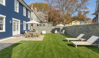24 School St, Newport, RI 02840