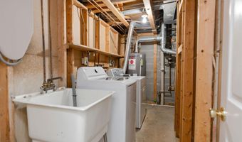 8207 CEDAR LANDING Ct, Alexandria, VA 22306
