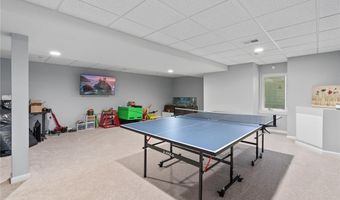301 Redclover Ln, Allentown, PA 18104