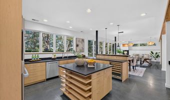 4061 Thornoaks Dr, Ann Arbor, MI 48104